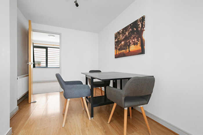 2 Bedroom Apartment To Rent In Benwell Road, London, N7