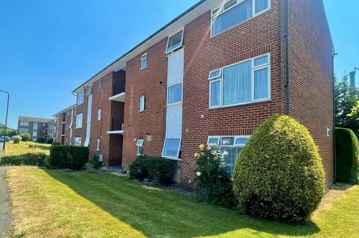 2 Bedroom Flat To Rent In Sandringham Court, Burnham, Slough, SL1