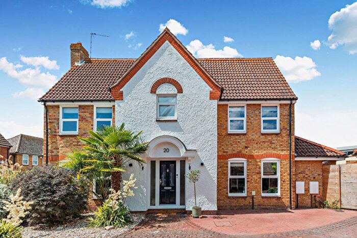 4 Bedroom Detached House For Sale In De Vere Close, Hatfield Peverel, Chelmsford, Essex, CM3