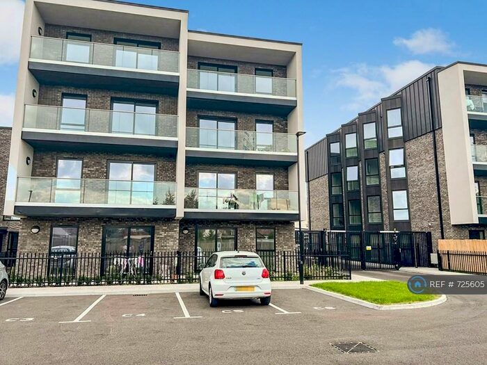 2 Bedroom Flat To Rent In Southend Arterial Hill, Romford, RM2