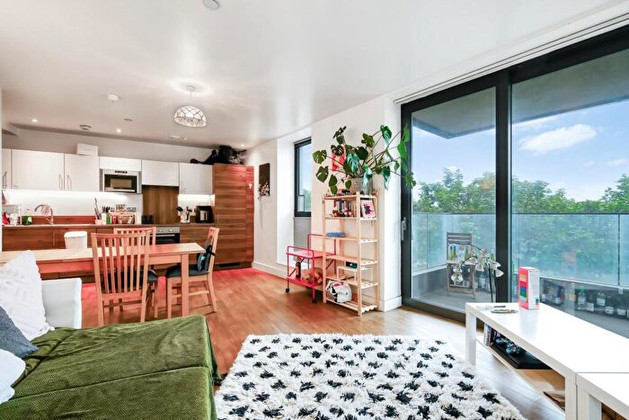 2 Bedroom Flat For Sale In Connaught Heights, Agnes George Walk, E16