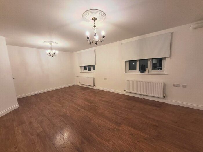 2 Bedroom Flat To Rent In Gillian Crescent, Romford, RM2