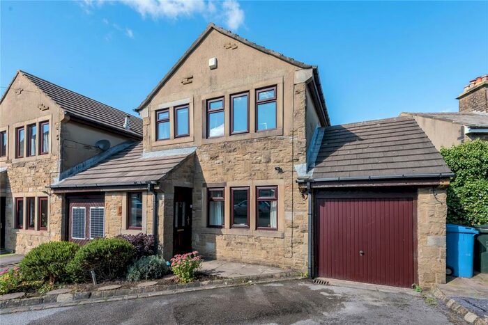 3 Bedroom Link Detached House For Sale In Craven Court, Cowling, Keighley, BD22