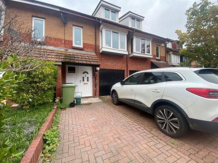 3 Bedroom Town House For Sale In Longford Mews, Longford, Gloucester, GL2