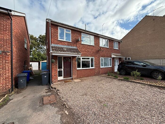 3 Bedroom Semi-Detached House To Rent In Long Street, Burton-On-Trent, DE15