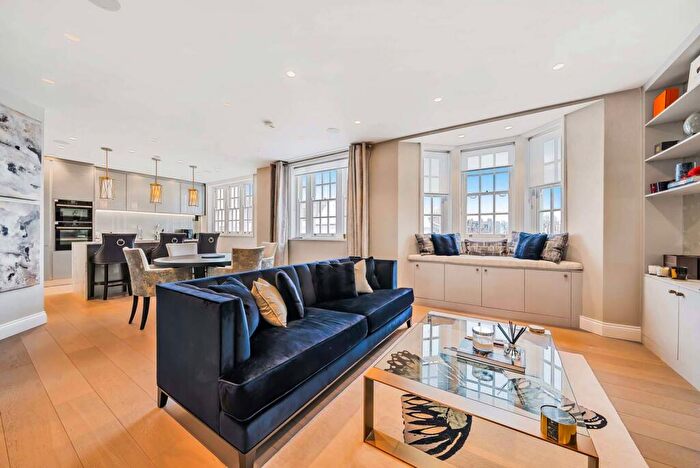 2 Bedroom Flat For Sale In Kings Road, Chelsea, London, SW10
