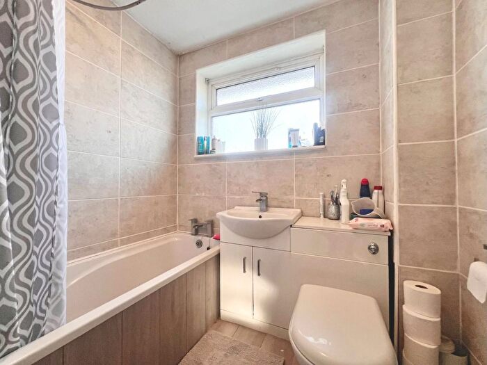 3 Bedroom Semi-Detached House For Sale In Washford Farm Road, Kingsnorth, Ashford, TN23