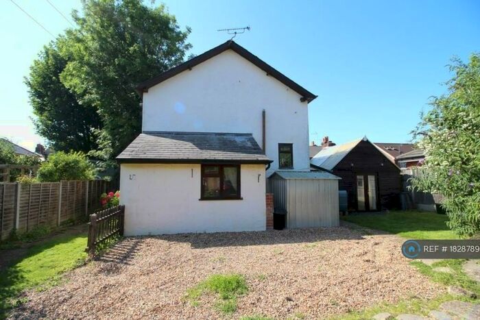 2 Bedroom Semi-Detached House To Rent In Barkham Road, Wokingham, RG41