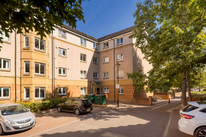 3 Bedroom Flat To Rent In Duff Road, Edinburgh, EH11