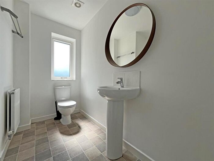 5 Bedroom Detached House To Rent In Vickers Close, Gedling, Nottingham, NG4
