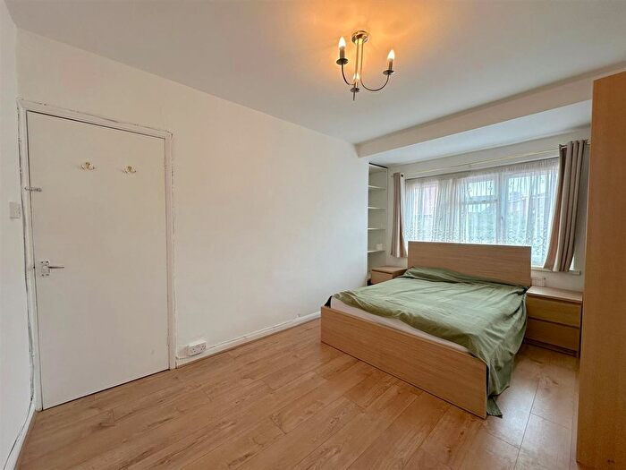 1 Bedroom Flat To Rent In John Street, Hounslow, Middlesex, TW3