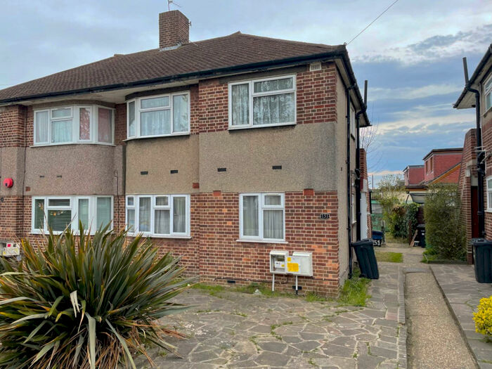 2 Bedroom Apartment To Rent In Fullwell Avenue, Ilford, Essex, IG6