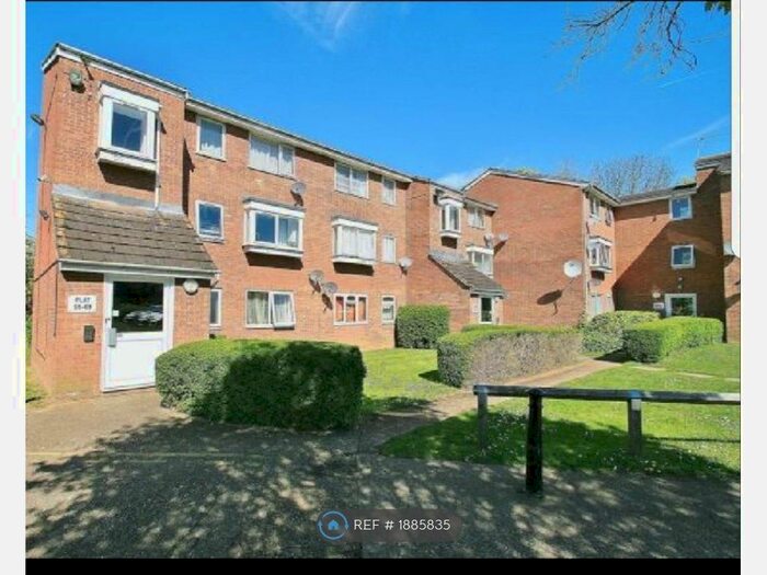 2 Bedroom Flat To Rent In Evergreen Way, Hayes, UB3