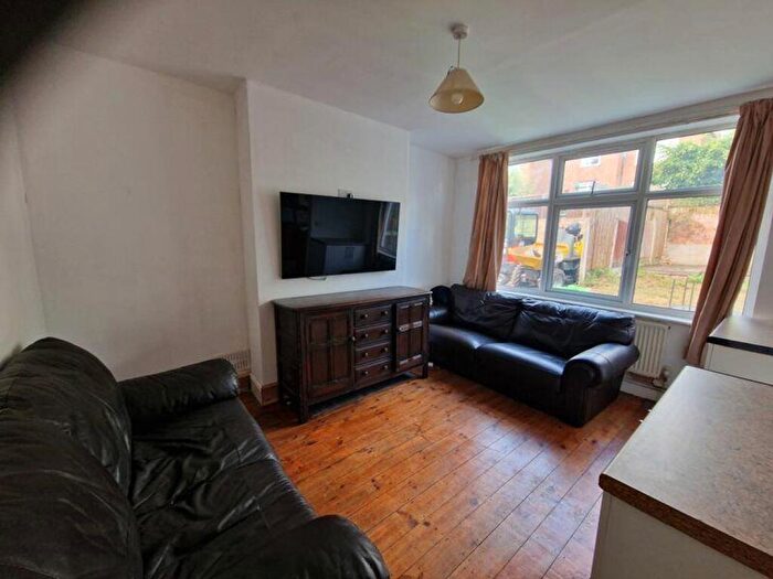 6 Bedroom House To Rent In Harrington Drive, Nottingham, NG7