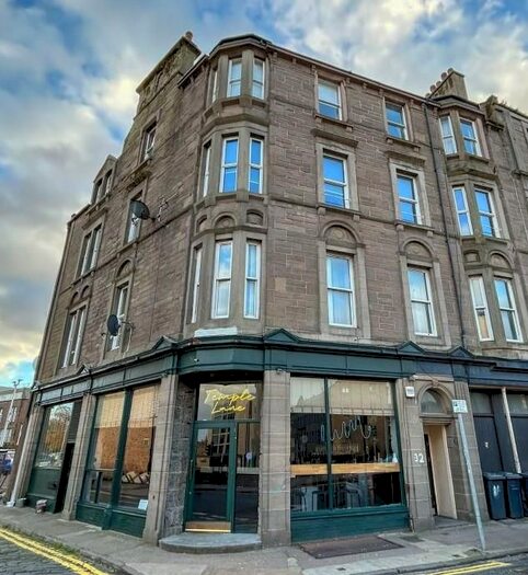 2 Bedroom Flat To Rent In West Port, Dundee, DD1