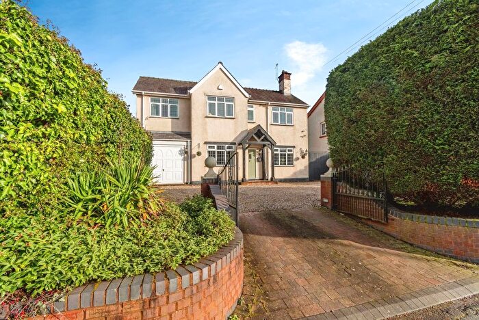 3 Bedroom Detached House For Sale In Fibbersley, Willenhall, West Midlands, WV13