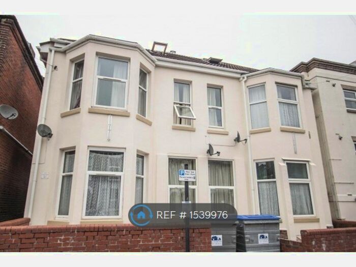 3 Bedroom Flat To Rent In Ordnance Road, Southampton, SO15