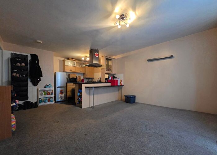 2 Bedroom Flat To Rent In Patshull Avenue, Wolverhampton, WV10