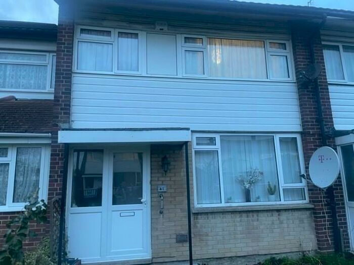 2 Bedroom Terraced House To Rent In Slough, Berkshire, SL3