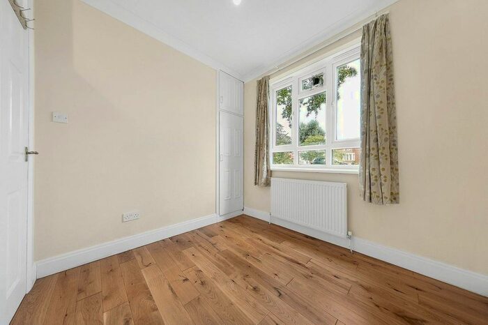 2 Bedroom Flat To Rent In Wimbledon Park Road, Southfields, London, SW19