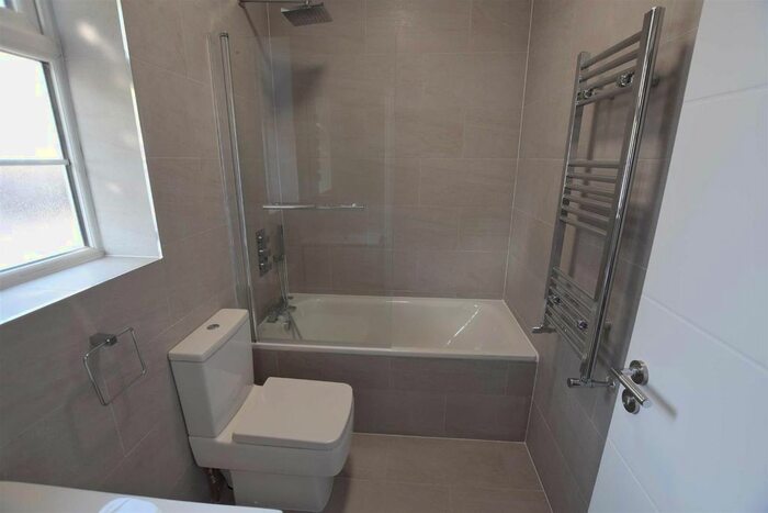 1 Bedroom Flat To Rent In High Road, London, N12