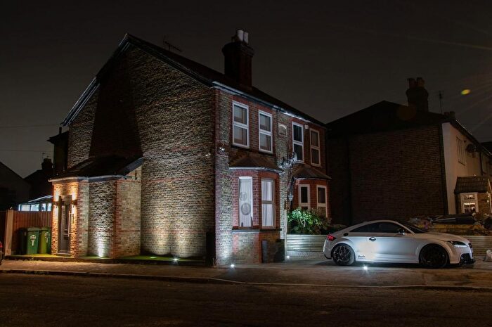 5 Bedroom Semi-Detached House To Rent In Farnell Road, Staines-Upon-Thames, TW18