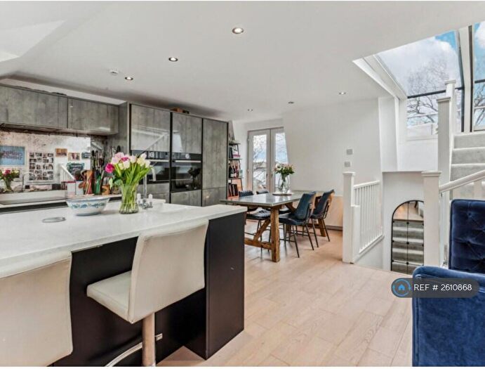 2 Bedroom Maisonette To Rent In Garfield Road, London, SW11