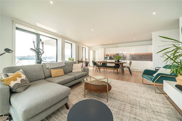 3 Bedroom Apartment To Rent In Fairwater House, Bonnet Street, London, Royal Wharf, E16