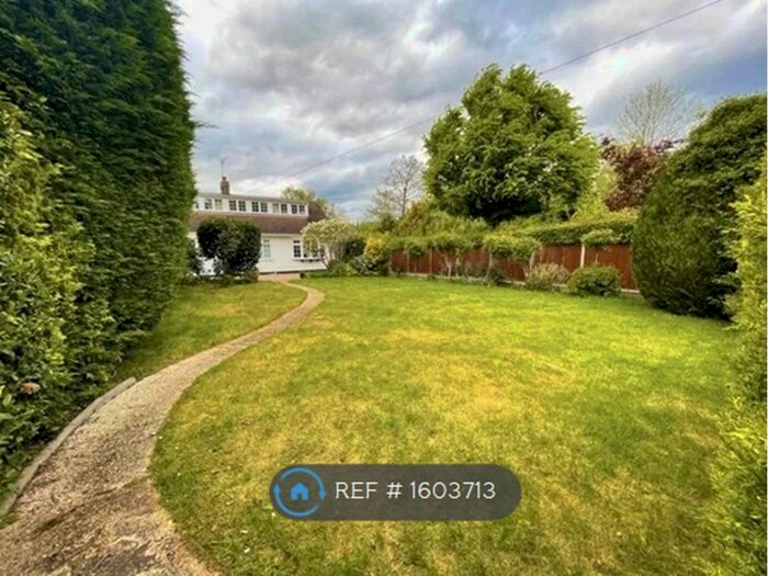 5 Bedroom Detached House To Rent In Long Lane, Hillingdon, Uxbridge, UB10