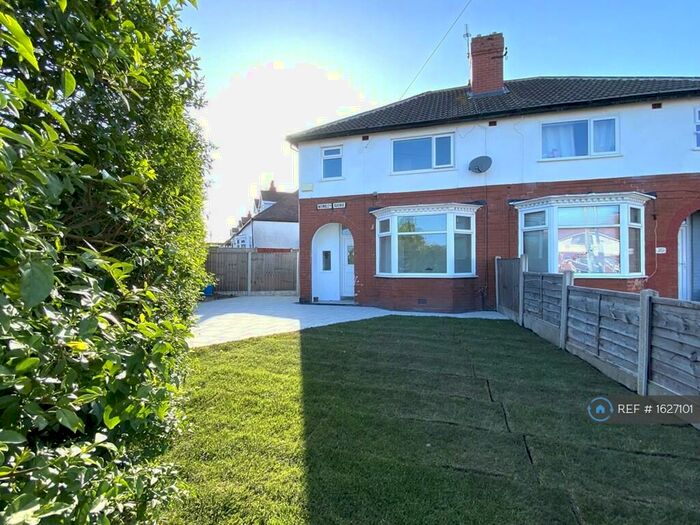 3 Bedroom Semi-Detached House To Rent In Wembley Avenue, Blackpool, FY3