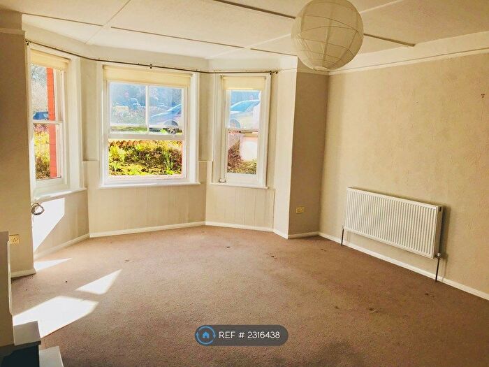 2 Bedroom Flat To Rent In Gipsy Hill, London, SE19