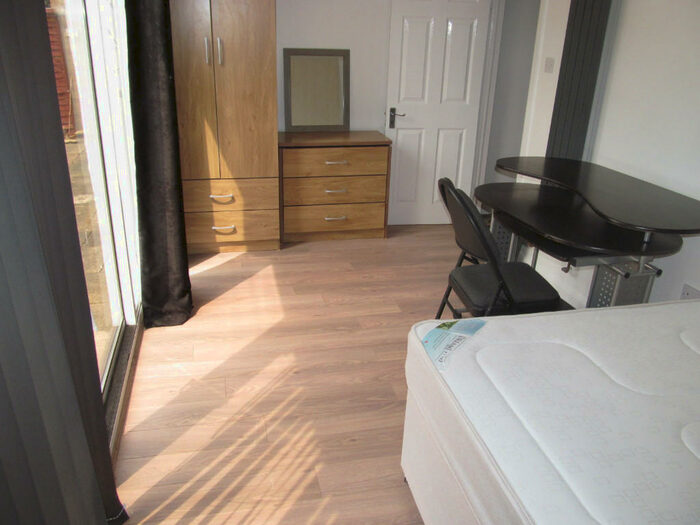 8 Bedroom Semi-Detached House To Rent In Barnsdale Road, Reading, Berkshire, RG2