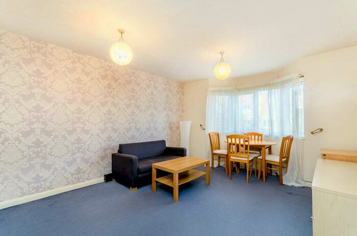 2 Bedroom Maisonette To Rent In Rossetti Road, South Bermondsey, London, SE16