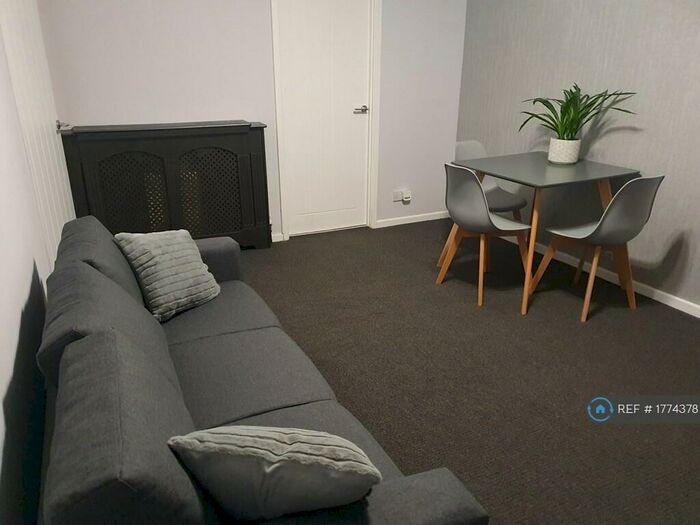 2 Bedroom Flat To Rent In Walsingham, Washington, NE38