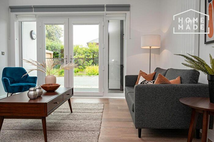 2 Bedroom Flat To Rent In Walton Court, KT12