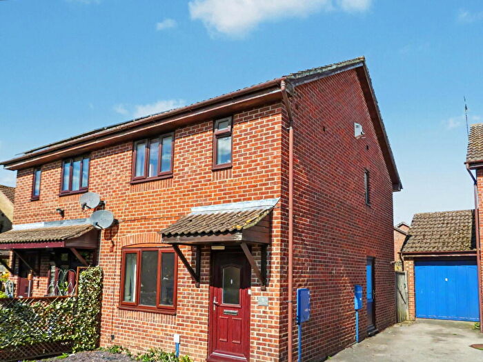 3 Bedroom Semi-Detached House For Sale In Westminster Way, Banbury, OX16