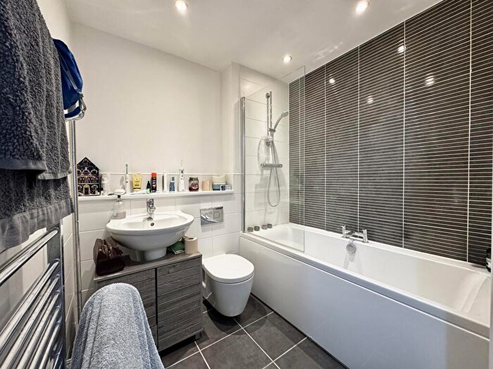 2 Bedroom Apartment To Rent In Cavendish Drive, Locks Heath, SO31