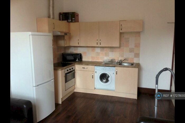 3 Bedroom Flat To Rent In Hyde Terrace, Leeds, LS2