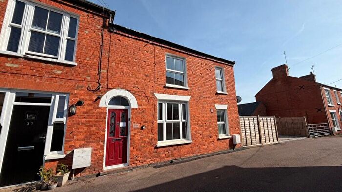 2 Bedroom Semi Detached House To Rent In Hinton Road, NN11