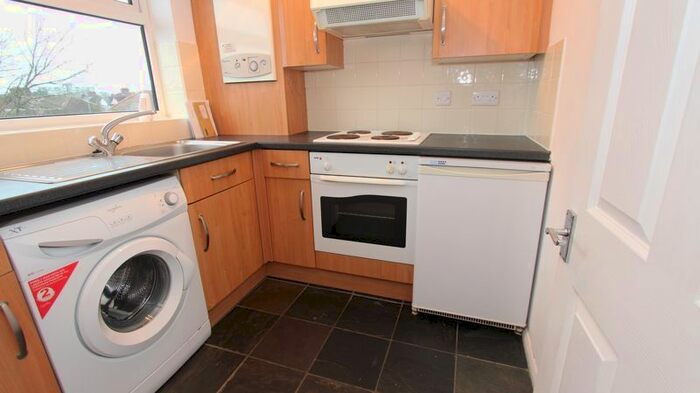 Studio To Rent In Chase Road, London, N14