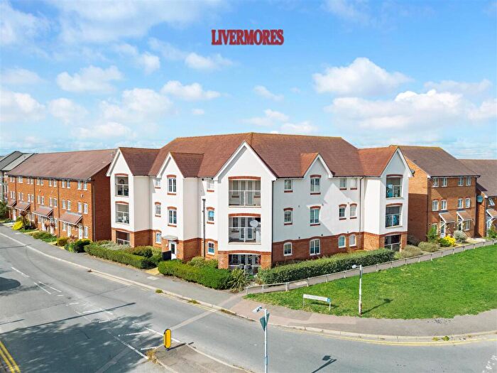 2 Bedroom Flat For Sale In Bow Arrow Lane, Dartford, DA2