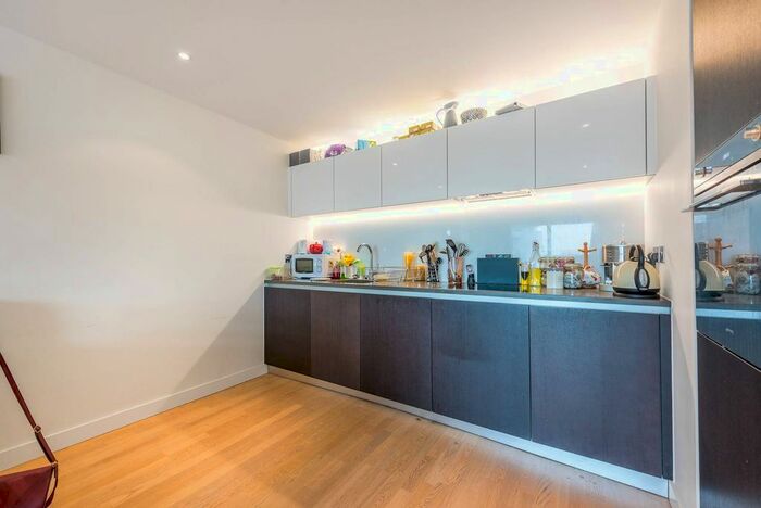 1 Bedroom Flat To Rent In Pump House Crescent, Brentford, TW8