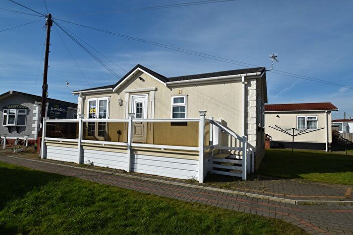 2 Bedroom Mobile/park Home For Sale In Lyndhurst Estate Sea Lane, Ingoldmells, PE25