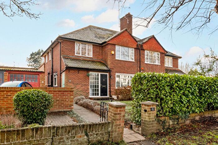 3 Bedroom Maisonette To Rent In Sugden Road, Thames Ditton, Surrey, KT7