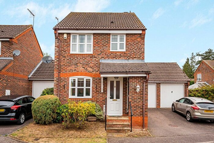3 Bedroom Link Detached House For Sale In Peppard Close, Redbourn, AL3