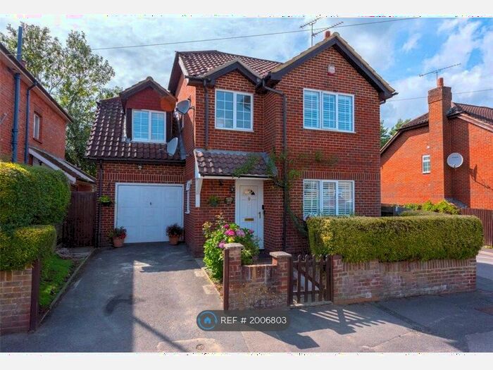 4 Bedroom Detached House To Rent In Elston Road, Aldershot, GU12