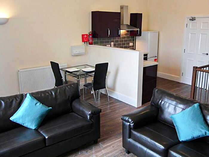 3 Bedroom Apartment To Rent In Apt, Blenheim Terrace #, LS2