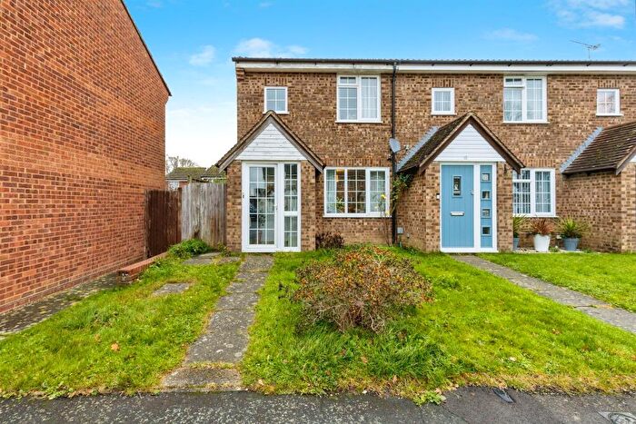 3 Bedroom End Of Terrace House For Sale In Somergate, Horsham, RH12