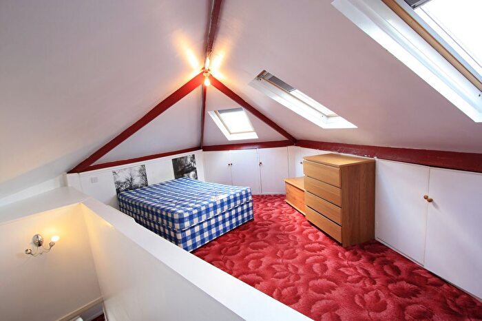 2 Bedroom Flat To Rent In Clifton Road, London, SE25