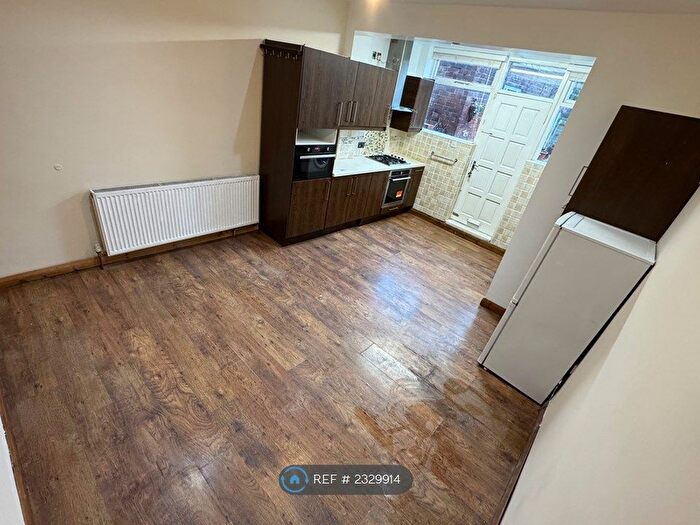 3 Bedroom Terraced House To Rent In Robinson Road, Sheffield, S2